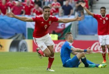 Gol 2-1 de Hal Robson-Kanu.