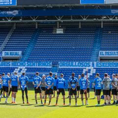 Alavés y Granada se cruzan esta noche hacia el ascenso en Vitoria