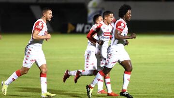 Jugadores de Santa Fe en un partido de la Liga BetPlay