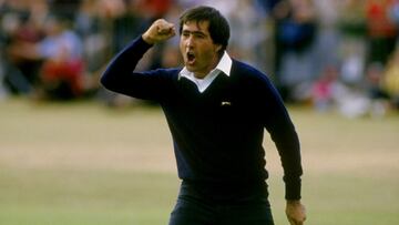 Seve Ballesteros celebra su victoria en el Open Brit&aacute;nico de 1984 en el campo de golf de Saint Andrews.