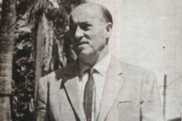 José Pérez logró dos títulos por Torneos Nacionales como. Ambos como técnico Santiago Wanderers, en 1958 y 1968.