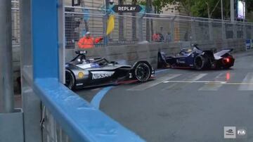 Buemi y Frijns tras colisionar en los Libres 1.