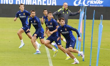 Nieto, Marí, Bermejo, Luna y Pau Sans entran al remate en uno de los ejercicios.