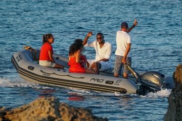 El exatleta jamaicano disfruta de unos d¨ªas de descanso en la isla ibicenca.