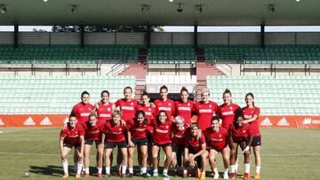 El Atlético femenino se entrenó en el estadio Romano de Mérida.