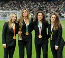 Homenaje a las campeonas del mundo en el Santiago Bernabéu