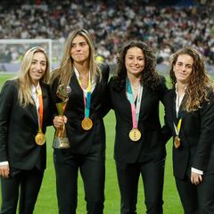 Homenaje a las campeonas del mundo en el Santiago Bernabéu