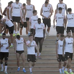 Los futbolistas del Valencia que dieron positivo siguen sus rutinas