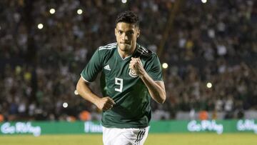 El delantero mexicano del Wolverhampton aseguró que hay ocasiones en la que los conjuntos solo van por sus intereses.