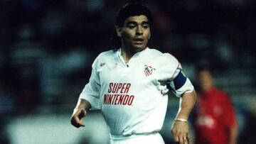'10' a la espalda y una falta al larguero: Maradona debutó así con el Sevilla... ¡ante el Bayern!