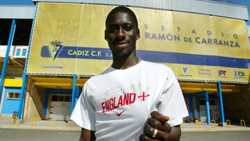 CHERNO SAMBA POSA PARA AS DELANTE DE LA NUEVA PORTADA PRINCIPAL DEL CARRANZA