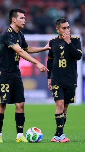 Soccer Football - International Friendly - Mexico v Ecuador - Akron Stadium, Guadalajara, Mexico - October 14, 2025 Mexico's Hirving Lozano talks with Erick Sanchez REUTERS/Eloisa Sanchez