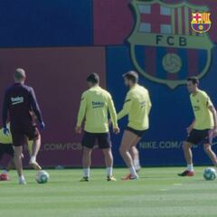 Vuelven los rondos del Barça: la pelota con Messi ya vuela