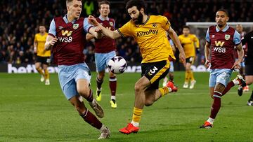 Soccer Football - Premier League - Burnley v Wolverhampton Wanderers - Turf Moor, Burnley, Britain - April 2, 2024 Wolverhampton Wanderers' Rayan Ait-Nouri in action with Burnley's Maxime Esteve Action Images via Reuters/Jason Cairnduff NO USE WITH UNAUTHORIZED AUDIO, VIDEO, DATA, FIXTURE LISTS, CLUB/LEAGUE LOGOS OR 'LIVE' SERVICES. ONLINE IN-MATCH USE LIMITED TO 45 IMAGES, NO VIDEO EMULATION. NO USE IN BETTING, GAMES OR SINGLE CLUB/LEAGUE/PLAYER PUBLICATIONS.