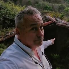 Un agente quiere vender su cabaña aislada por un río a toda costa: atención al precio con botas de agua de regalo