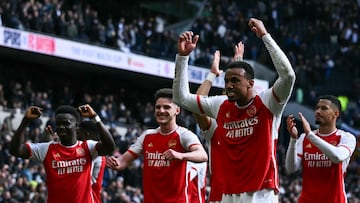 Los jugadores del Arsenal celebran el triunfo ante el Tottenham.