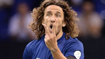 Spain&#039;s Carlos Puyol gestures during the Star Sixes football match between England and Spain at the O2 Arena in London on July 13, 2017. 
 Star Sixes is the first-ever competitive tournament for world-renowned former international footballers. Twelve national teams featuring a host of stellar names go head-to-head at Londonx92s iconic O2 Arena in an exciting six-a-side competition with the inaugural Star Sixes trophy at stake. / AFP PHOTO / OLLY GREENWOOD