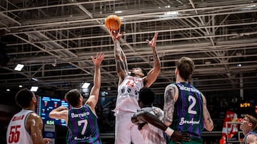 Barreiro en el salto con Sasha Grant