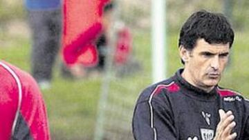 <b>VIGILADO. </b>La mala trayectoria que lleva el Athletic en este arranque ha hecho que algunos ya hayan mostrado su discrepancia a la labor de Mendilibar. Hoy tendrá una dura prueba en Pamplona.