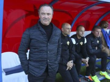 El entrenador del Almeria Juan Ignacio Martinez durante el partido correspondiente a la vigésimo primera jornada de Liga de Primera División.