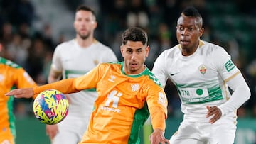 Ayoze, ante el Elche.