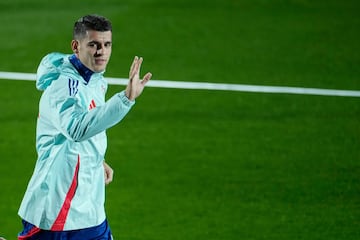 LAS ROZAS (MADRID), 12/11/2024.- El delantero de la selección española de fútbol, Álvaro Morata, durante el entrenamiento que han realizado hoy martes en La Ciudad del Fútbol de Las Rozas preparatorio para los próximos encuentro de la Liga de Naciones. EFE / Borja Sánchez-Trillo.
