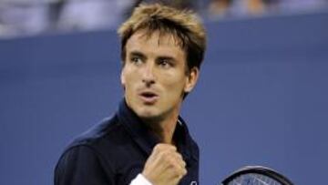 Tras ganar a James Blake, Tommy Robredo se las verá en octavos de final con el número uno del mundo y principal favorito del torneo, el suizo Roger Federer.