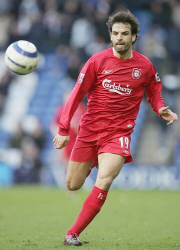 El 2009, Unión Española anunció que estaba negociando con Fernando Morientes. Desde España negaron rápidamente los contactos.