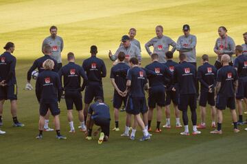 El técnico sueco Janne Andersson con el grupo de jugadores.