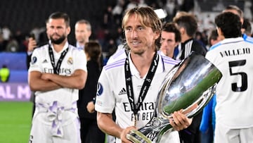 Luka Modric, del Real Madrid, no podrá ser acompañado por Toni Kroos debido a una gripe; Casemiro se marcha a la Premier League con Manchester United.