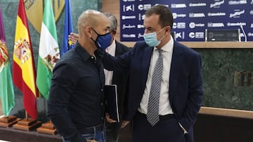 El administrador judicial, Jos&eacute; Mar&iacute;a Mu&ntilde;oz, junto al director deportivo, Manolo Gaspar.