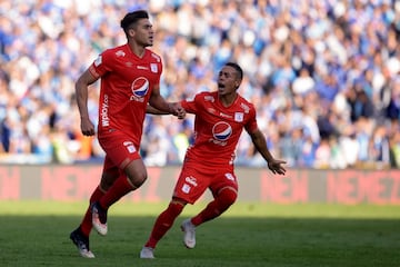 Carlos Sierra (izquierda) ha jugado 18 partidos con el América de Cali en el torneo colombiano y marcó dos goles. Tiene un valor en el mercado de 800 mil euros.