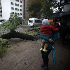 Cortes de luz por sistema frontal en Santiago: comunas afectadas, mapa, cuántos chilenos hay sin servicio y cuando podría volver