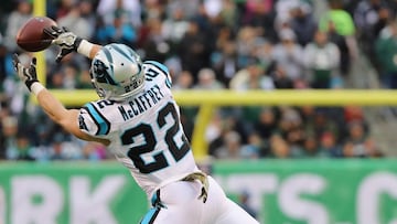 EAST RUTHERFORD, NJ - NOVEMBER 26: Running back Christian McCaffrey #22 of the Carolina Panthers reaches for a catch during the second half of the game at MetLife Stadium on November 26, 2017 in East Rutherford, New Jersey. Abbie Parr/Getty Images/AFP
== FOR NEWSPAPERS, INTERNET, TELCOS & TELEVISION USE ONLY ==
