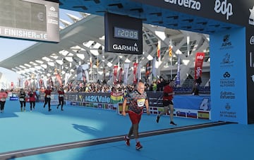 Corredor llegando a la meta.