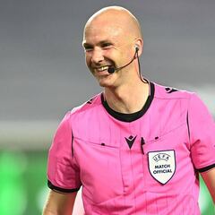 El inglés Taylor arbitrará la final entre Bayern y Sevilla