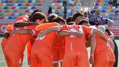 Piña con jugadores del Vélez CF.