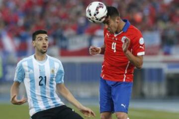 Mauricio Isla suma 86 partidos en la Selección Chilena.