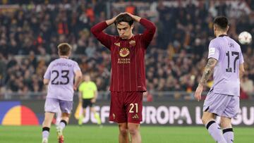 Soccer Football - Europa League - Round of 16 - First Leg - AS Roma v Athletic Bilbao - Stadion Olimpico, Rome, Italy - March 6, 2025 AS Roma's Paulo Dybala reacts REUTERS/Guglielmo Mangiapane