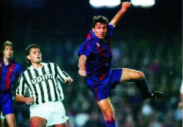 11 de abril de 1991. Partido de ida de las semifinales de la Recopa de la UEFA entre el Barcelona y la Juventus, ganó el equipo blaugrana por 3-1. En la imagen, Stoichkov.