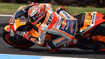 Repsol Honda MotoGP rider Marc Marquez of Spain takes part in the fourth practice session before it was cancelled due to high winds at the Australian Grand Prix motorcycle race at Phillip Island on October 26, 2019. (Photo by PETER PARKS / AFP) / -- IMAGE RESTRICTED TO EDITORIAL USE - STRICTLY NO COMMERCIAL USE --