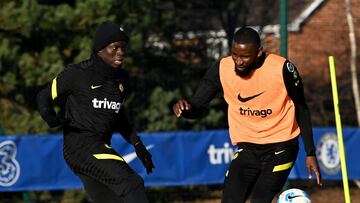 COBHAM, ENGLAND - JANUARY 14: N'Golo Kante and Antonio Rüdiger of Chelsea during a training session at Chelsea Training Ground on January 14, 2022 in Cobham, England. (Photo by Darren Walsh/Chelsea FC via Getty Images)