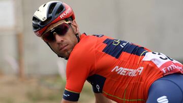 Vincenzo Nibali compite con el maillot del Bahrain-Merida durante la sexta etapa del UAE Tour.