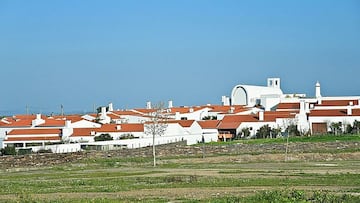 El pueblo vecino de España que lleva más de 20 años sumergido pero cuyos vecinos siguen pagando los impuestos a rajatabla