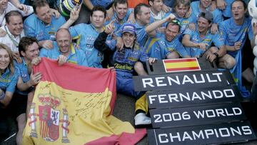 Renault's Formula One driver Fernando Alonso of Spain celebrates with the Renault team after finishing second in the Brazilian Grand Prix, the last F1 race of the season, at the Interlagos track in Sao Paulo, October 22, 2006. Alonso of Spain won his second successive Formula One world championship at the Brazilian Grand Prix on Sunday. The 25-year-old Spaniard, needing only one point to secure the title, finished second in the season-ending race at Interlagos. Ferrari's Michael Schumacher, who had to win to have any hope of a record eighth title in his last race before retirement, was fourth. REUTERS/Sergio Moraes (BRAZIL)