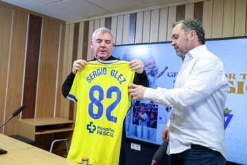 22/01/24 CADIOZ CF DESPEDIDA DE SERGIO GONZALEZ CON MANOLO VIZCAINO