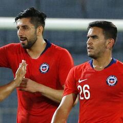 Guillermo Maripán logra inédita marca en 108 años de la Roja
