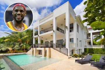 El basquetbolista estadounidense tres veces campeón de la NBA, compró en 2010 una mansión en Miami por 9 millones de dólares cuando militaba en el Heat. Su hogar cuenta con vista al mar, muelle para sus dos yates, sala de cine, bodega de vinos y biblioteca, todo ello en una extensión de mil 100 metros cuadrados.