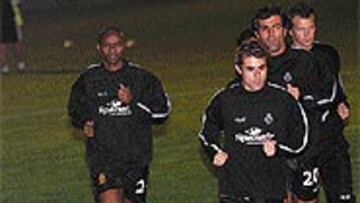 <b>PRIMER ENTRENAMIENTO</B>. Finidi comenzó ayer el mes de trabajo que tiene para convencer al club y a Luis de que puede serle útil al Mallorca.
