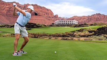 How much does it cost to play at the Black Desert golf course?